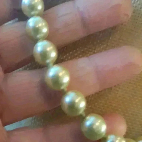 JOAN RIVERS Vintage hand knotted pale green  peal necklace - Picture 5 of 6